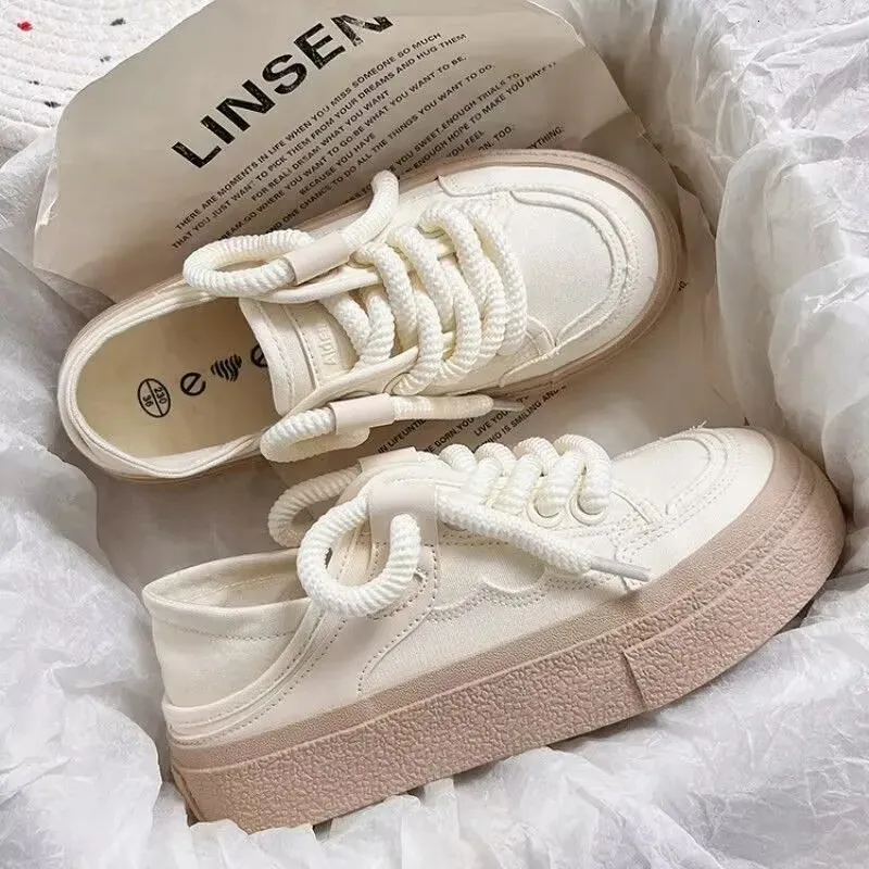 Vulcanized Canvas Sneakers For Women White Lace-up Flat Trainers_voghion.com