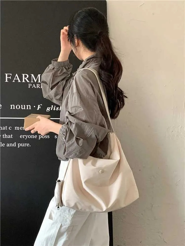 Women's Nylon Shoulder Bag Large Capacity Leisure Commuter Style_voghion.com