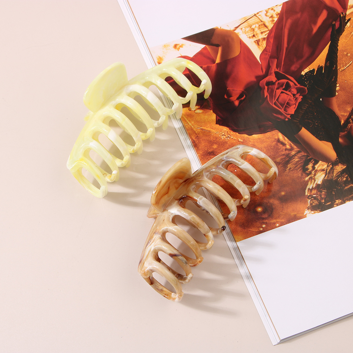 Wielkoformatowa spinka do włosów wzór marmurkowy tył głowy spinka do włosów objętość włosów wiązka wielu ozdób do włosów spinka do włosów klips w kształcie rekina_voghion.com