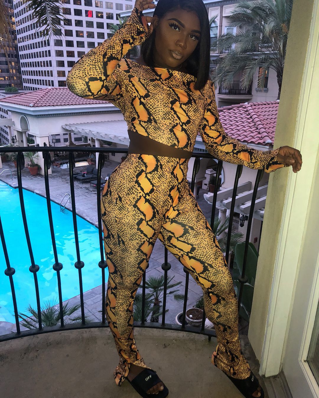 Sexy Snakeskin Women's Pant Set One-shoulder Tight Spring Outfit_voghion.com