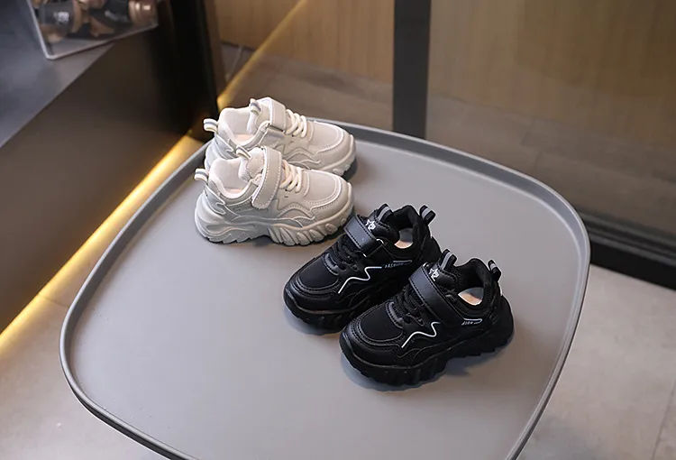 Witte zwarte kindersportschoenen voor jongens en meisjes, modieuze antislipschoenen voor studenten, Happysteps outdoor peutersneakers_voghion.com