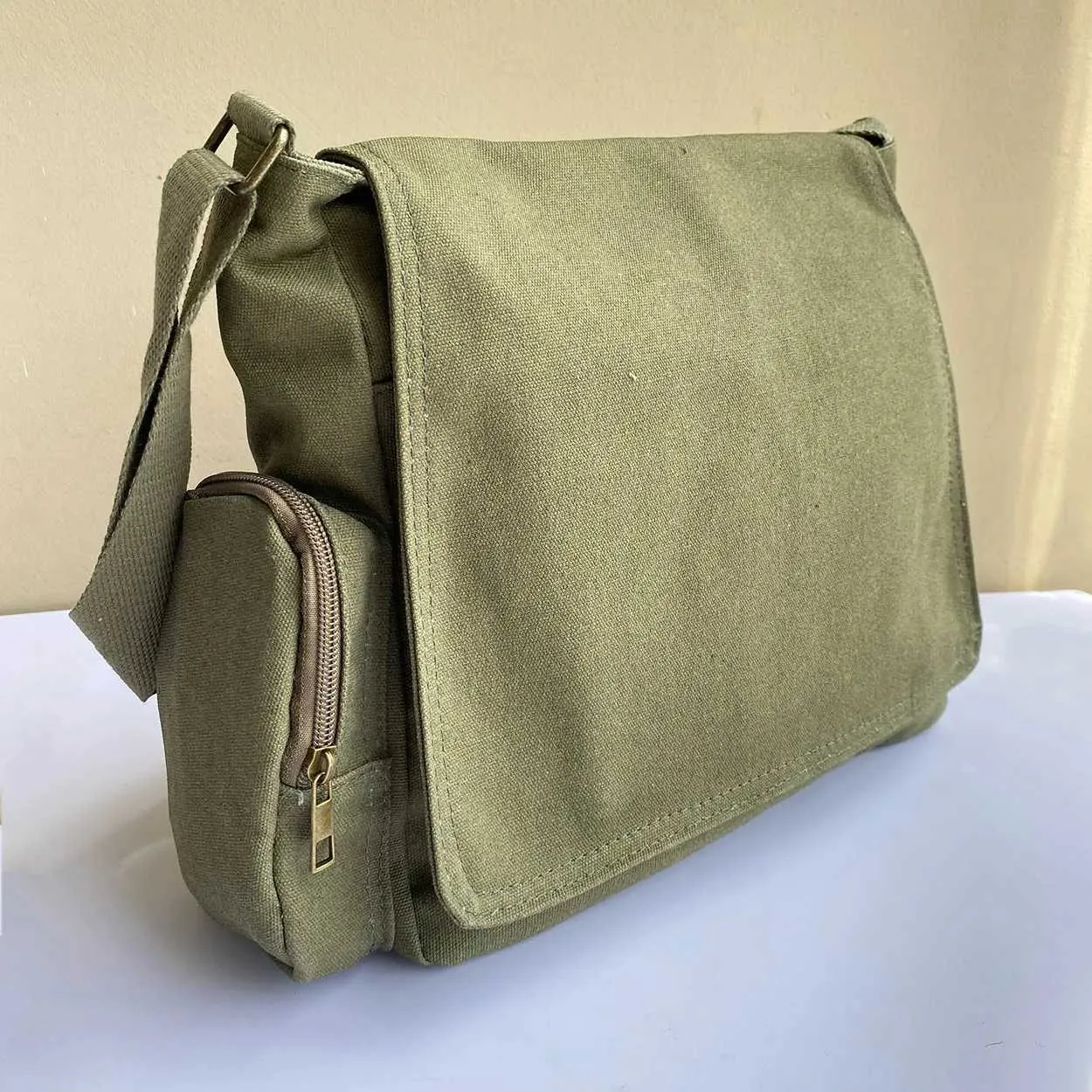 Canvas Shoulder Bag For Men Retro Style Lightweight Crossbody Bag_voghion.com