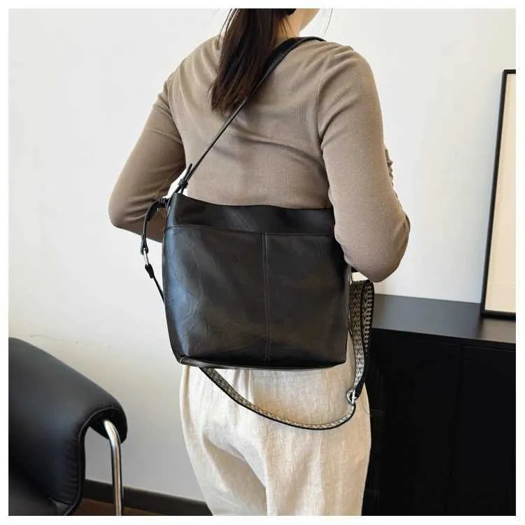 Borsa a secchiello vintage donna, grande borsa tracolla in pelle_voghion.com