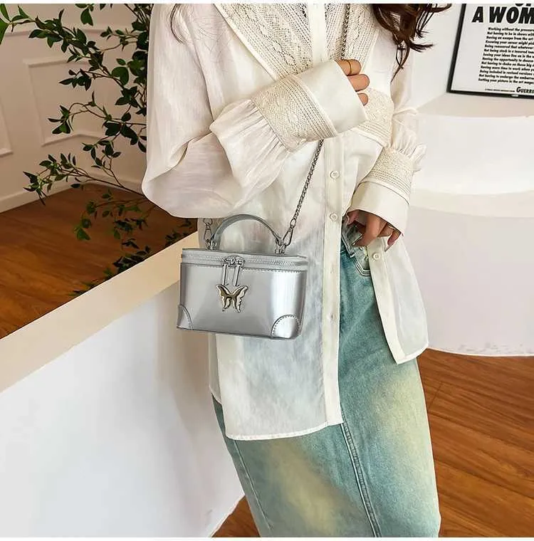 Damen Umhängetasche Aus Lackleder Mit Schmetterling Und Kette_voghion.com