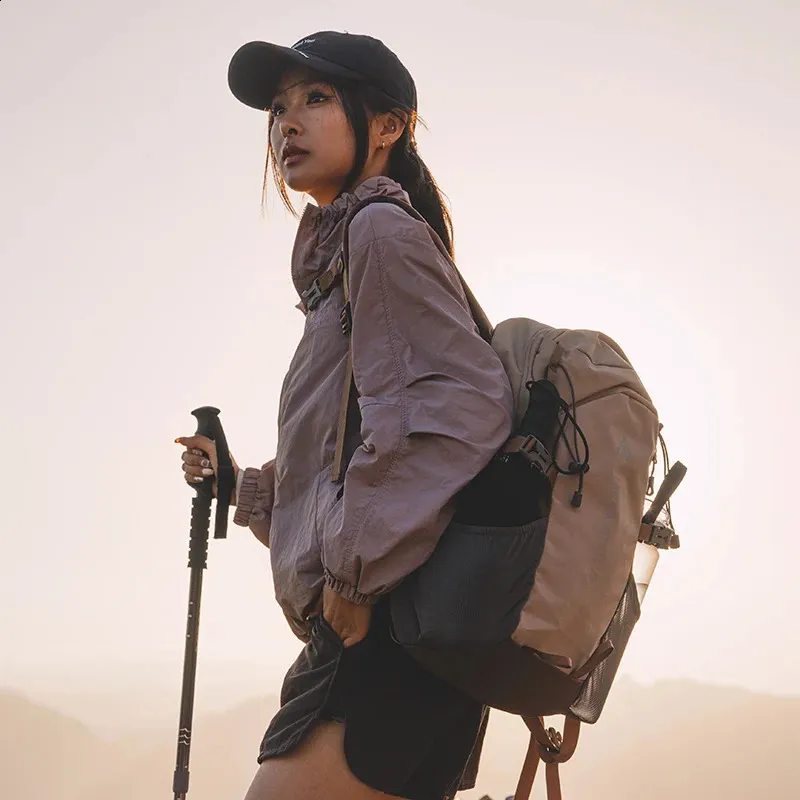 Lightweight mountaineering 20 liters mens outdoor hiking backpack travel lightweight college student bag 240823_desvips.com