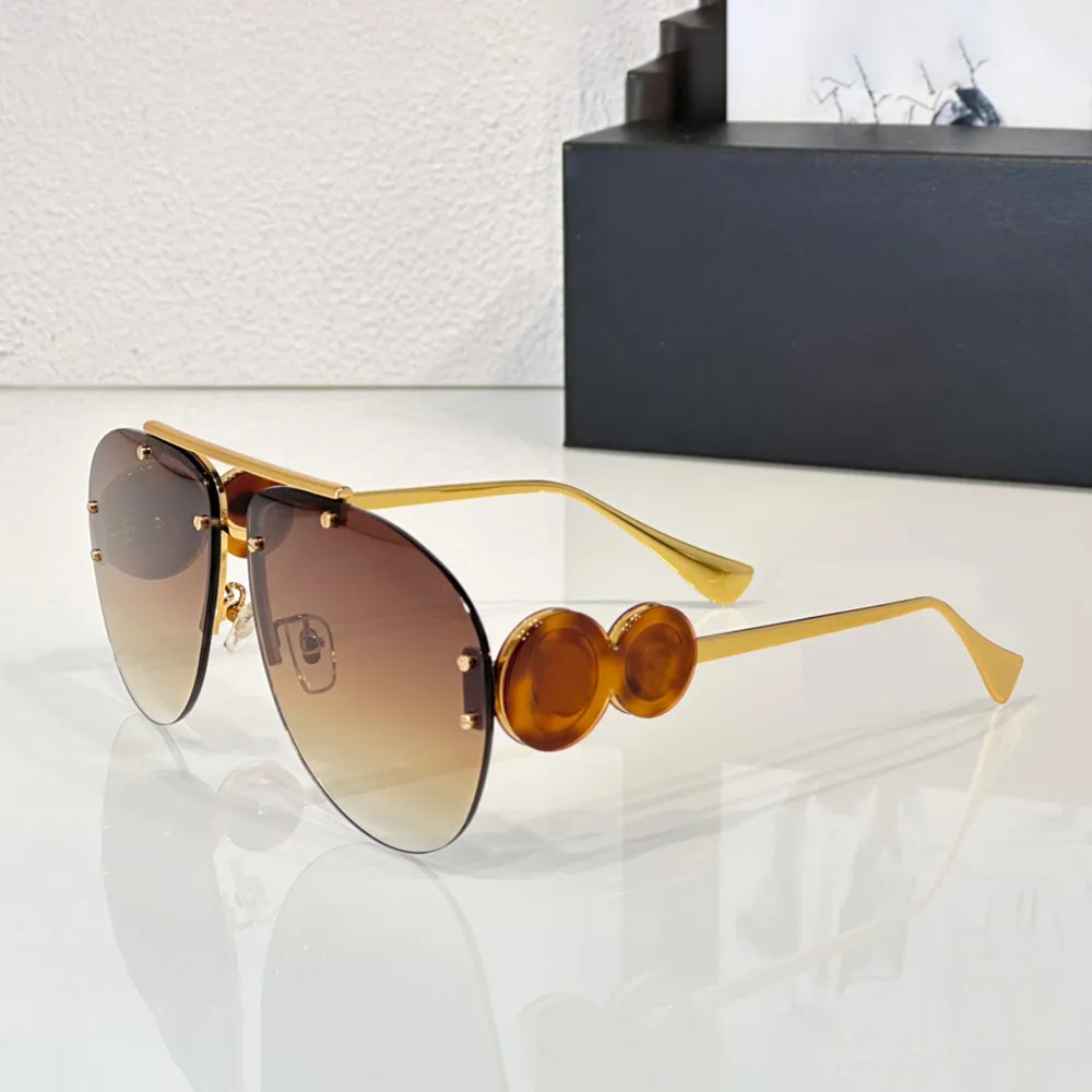 Zonnebril voor dames en heren zwart design voor strand en feest_voghion.com