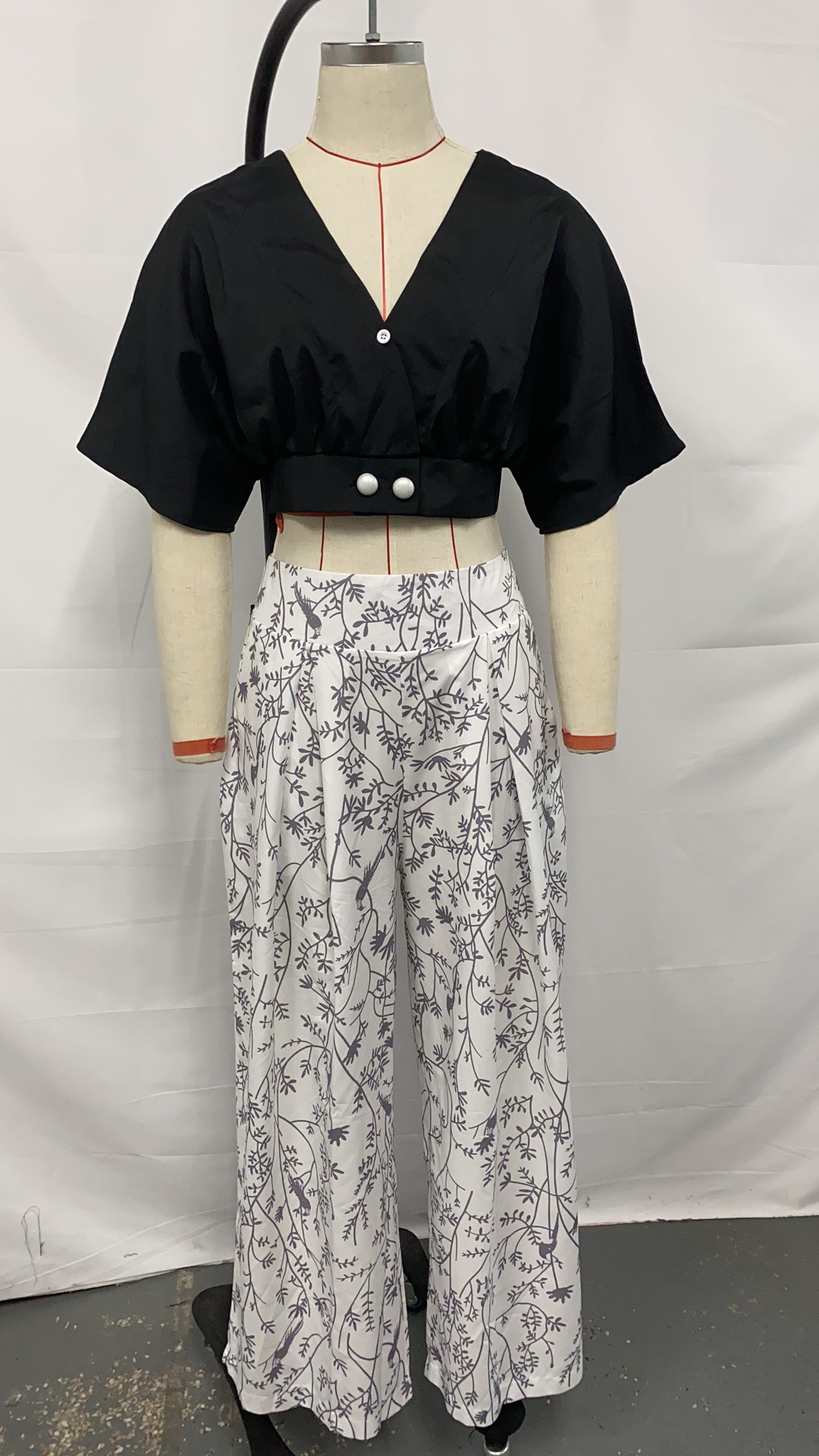 2024 Mode Lässig Zweiteiler Bedruckte Hose Mit Weitem Bein Knopf Strickjacke Chiffon Hemd Stil Set_voghion.com
