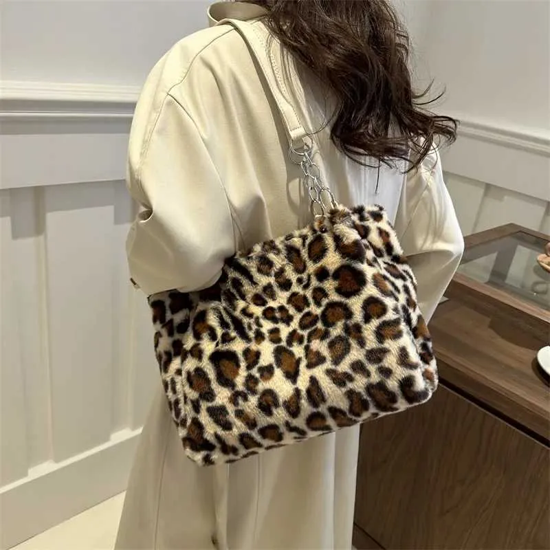 Designer Leopard Print Shoulder Bag Large Capacity Women Handbag_voghion.com
