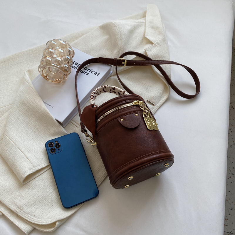 2023 Modische Beuteltaschen für Frauen Hochwertige PU-Geldbörsen und Handtaschen Designer-Schulter-Umhängetasche_voghion.com