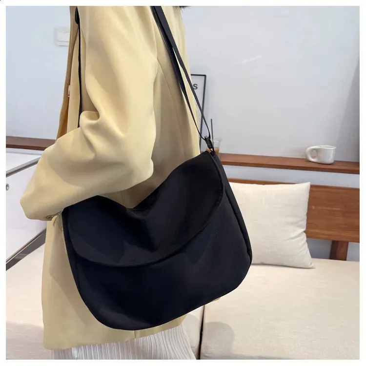 Solid Color Crossbody Simple Ladies Shoulder Waterproof Nylon WomenS Handbags Fashion Messenger Bag Women 240827_voghion.com