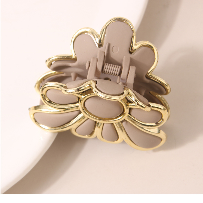 Women's Hair Accessories Hairpin Micro-inlaid Gold-rimmed Hair Clip For Women Simple And Fashionable Back Of The Head Flower Shark Clip Hairpin_voghion.com