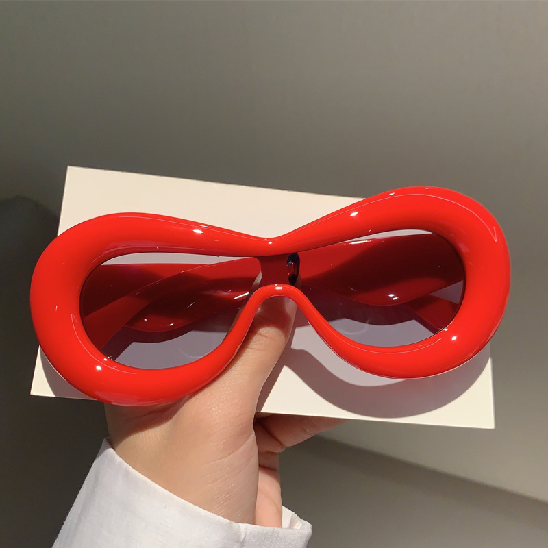 Lunettes de soleil une pièce personnalisées à large bord, nouveau style de vente à chaud, lunettes de soleil photo de rue à la mode et à la mode_voghion.com