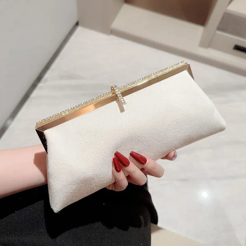 High-end Women Veet Evening Bag Fashion Fish Hook Lock Clutch Purses Female Handbags Chain Shoulder Bags for Wedding_voghion.com