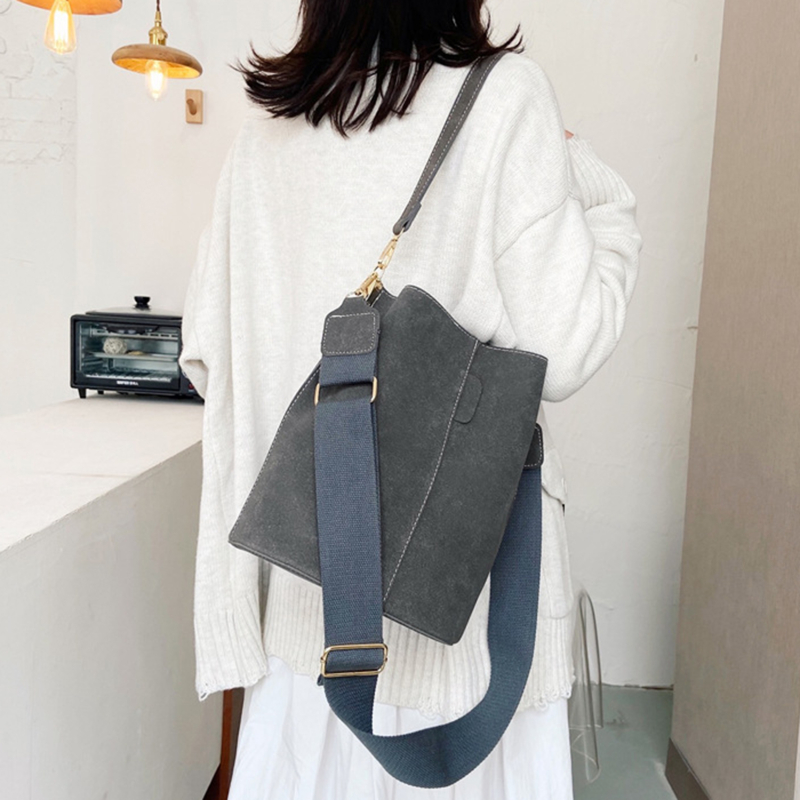 2023 Design Frauen Eimer PU Leder Schulter Tasche Große Kapazität Dame Umhängetaschen Breiten Gurt Weibliche Einfarbig Totes_voghion.com