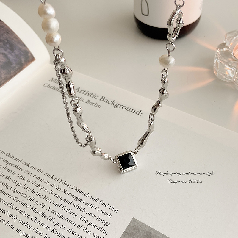 Natürliche Süßwasserperlen-Spleißhalskette für Damen, süßer und cooler Hot-Girl-Stil, High-End-Design, Nischen-Schlüsselbeinkette aus Titanstahl_voghion.com