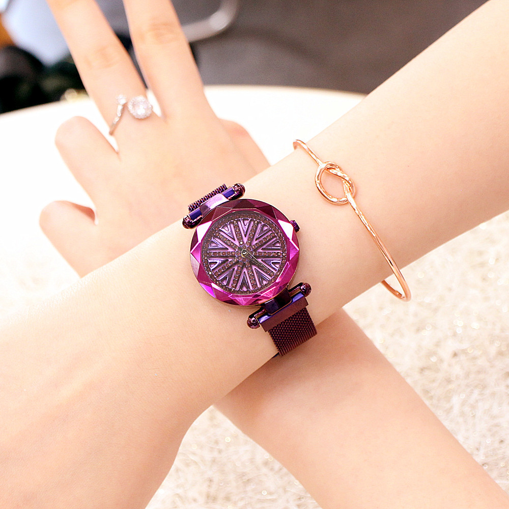 Célèbre sur Internet, nouveau avec incrustation de diamants pour femmes, fonctionnant dans le temps, quartz étanche à deux aiguilles à la mode pour femmes_voghion.com