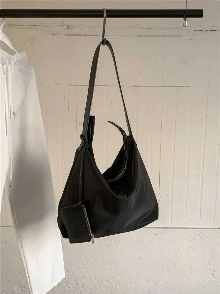 Women's Nylon Shoulder Bag Large Capacity Leisure Commuter Style_voghion.com