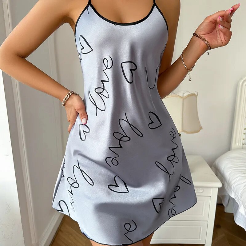 Dames casual grijze pyjama jurk indoor sexy korte rok kleine sling liefdesprint hartvormige pyjama dun gedeelte_voghion.com