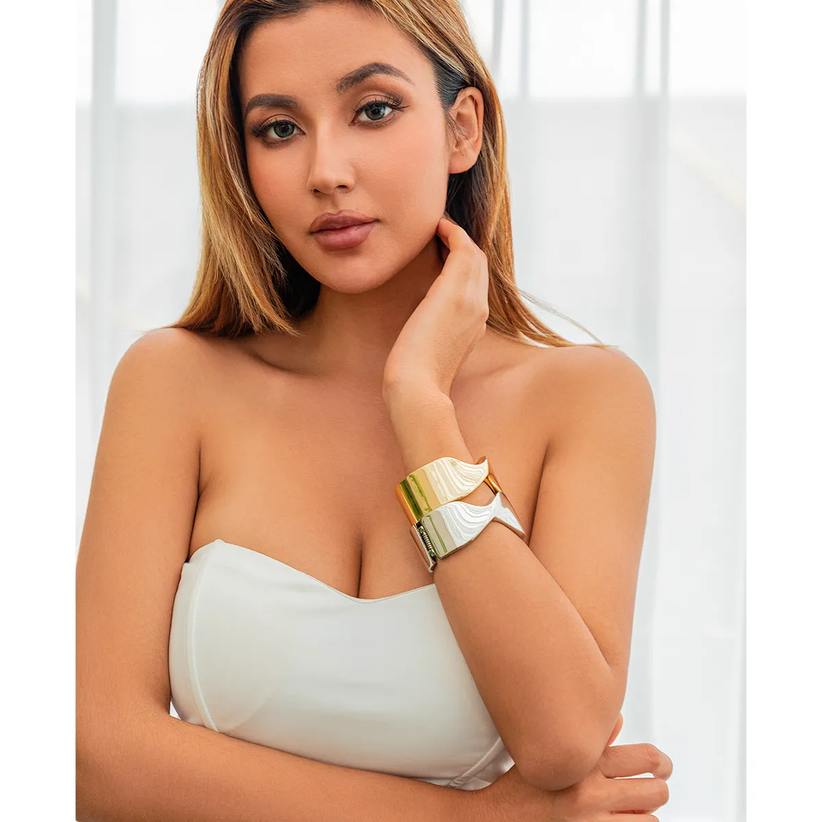 Brazalete grande de metal brillante Lacteo para mujer, con personalidad de moda, estilo viento exagerado, para fiestas de verano, banquetes, joyería_voghion.com