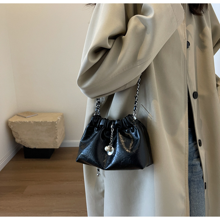 2024 New Chain Bag Women's Bag with Small Design One Shoulder Crossbody Bag, High Quality Water Bucket Bag_voghion.com