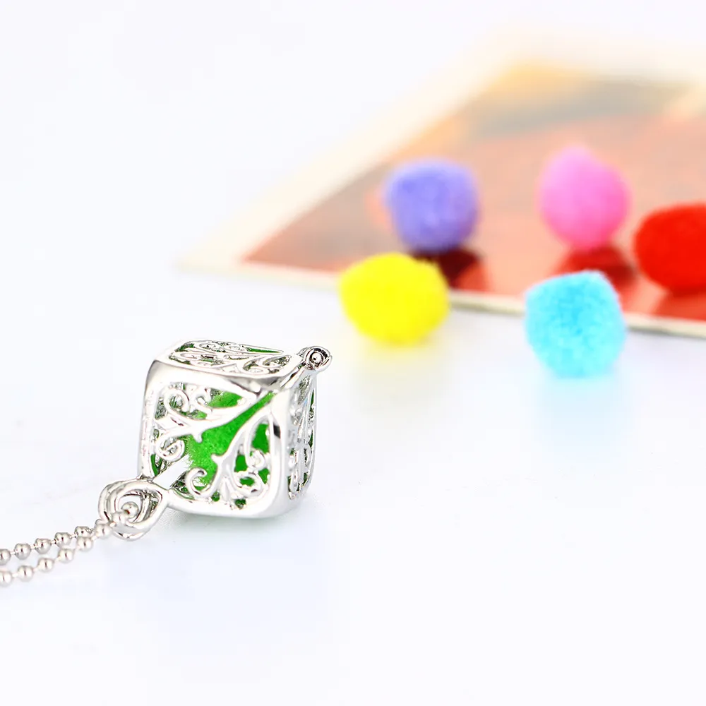 Hollowed Out Fligree Cube OAromatherapy Essential Oil Diffuser Locket Pendan Necklace Perfume Cotton Ball Jewelry Gifts_voghion.com