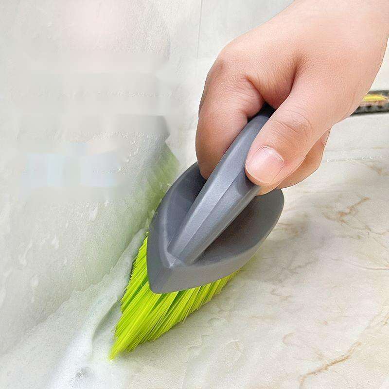 Badezimmerwand, Waschbecken, Keramikfliesen, Badezimmerspalten, Bürste, Boden, keine toten Ecken, Reinigung mit harter Bürste_voghion.com