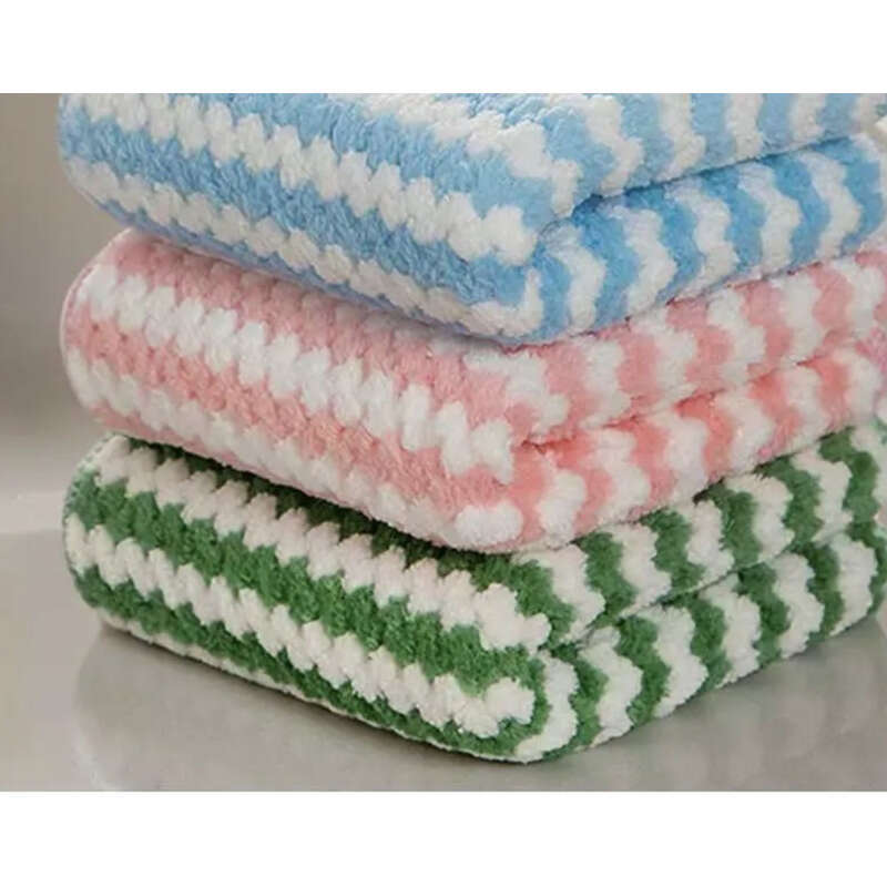 Il pile di corallo non è untuoso e non lascia pelucchi. Utilizzare strofinacci a strisce e panni per la pulizia con acqua cationica._voghion.com