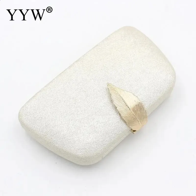 Bolsa de mão de cetim branco com fivela de folha de metal para mulheres 24 Moda feminina Bolsa de festa para bolsas de noiva_voghion.com