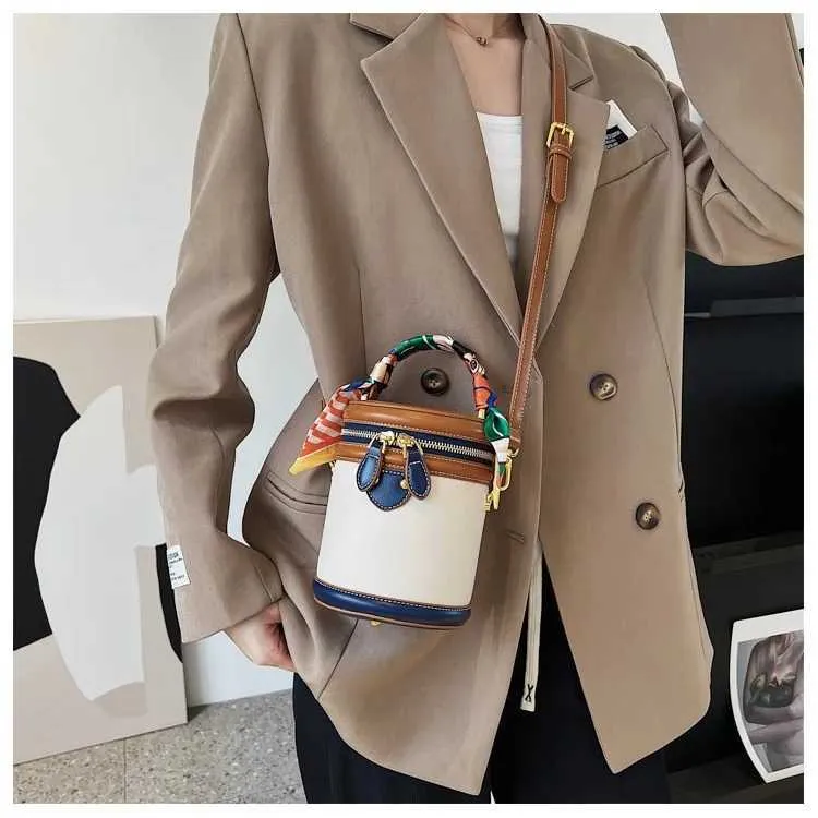 Borsa a secchiello in tela beige borsa a tracolla e a mano_voghion.com