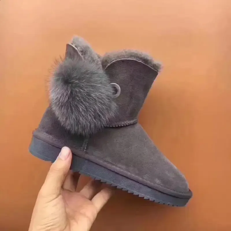 In the European high-quality real sheepskin natural wool women boots. The latest and most fashionable snow 240830_voghion.com