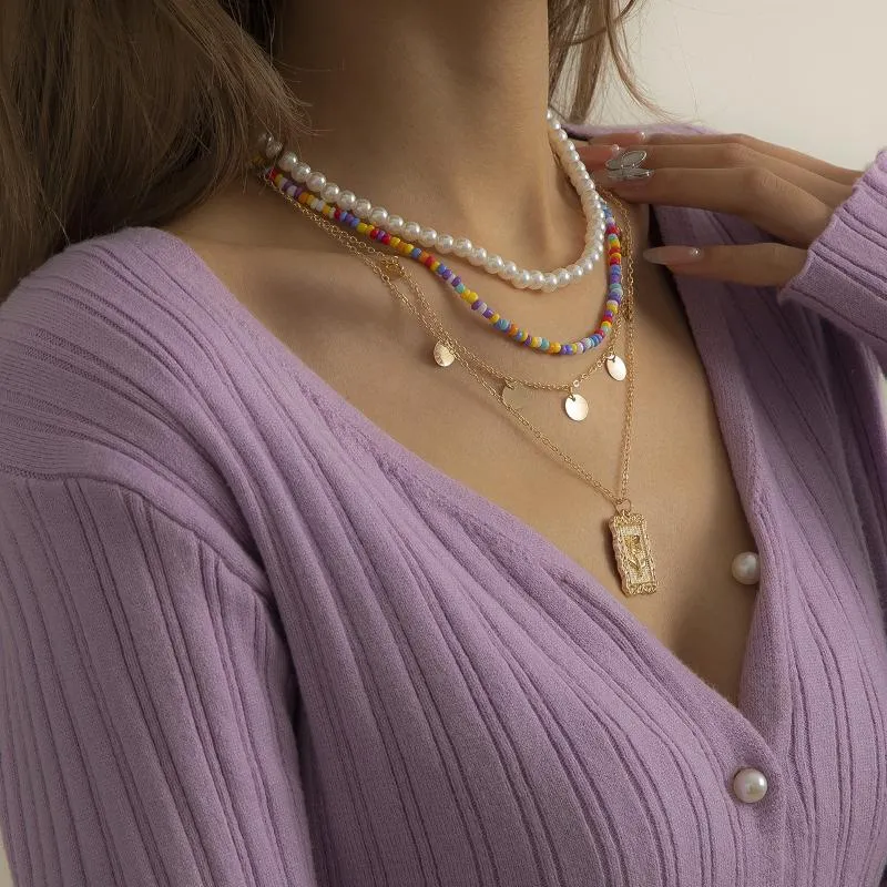 Collane con ciondolo 2022 Collana di perle di perline multistrato colorate vintage per donna Ciondolo in metallo con fiore geometrico in oro_voghion.com