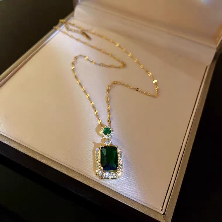 Square zircon light geometric titanium steel necklace with retro niche design, high end atmosphere cone chain_voghion.com
