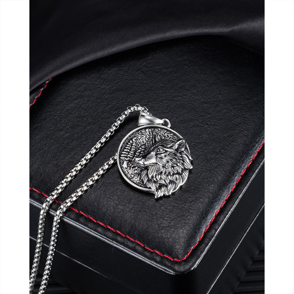 Collier personnalisé en acier titane avec tête de loup tendance_voghion.com