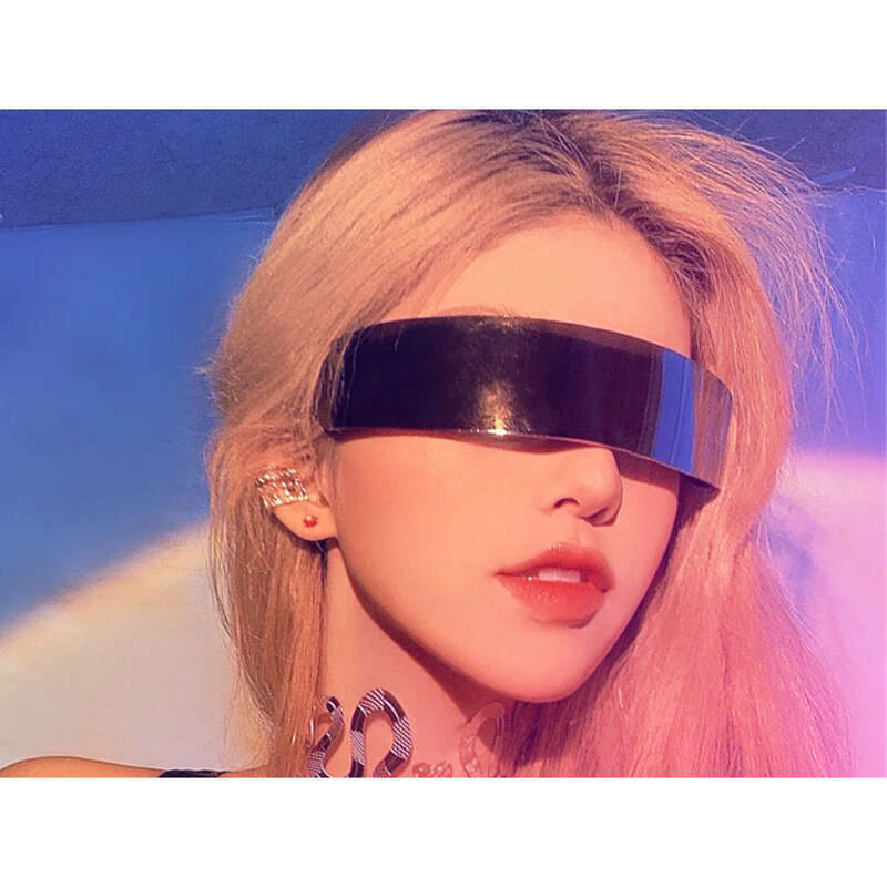 Occhiali da sole futuristici e tecnologici Sci-Fi Anti Light per uomo rossi_voghion.com