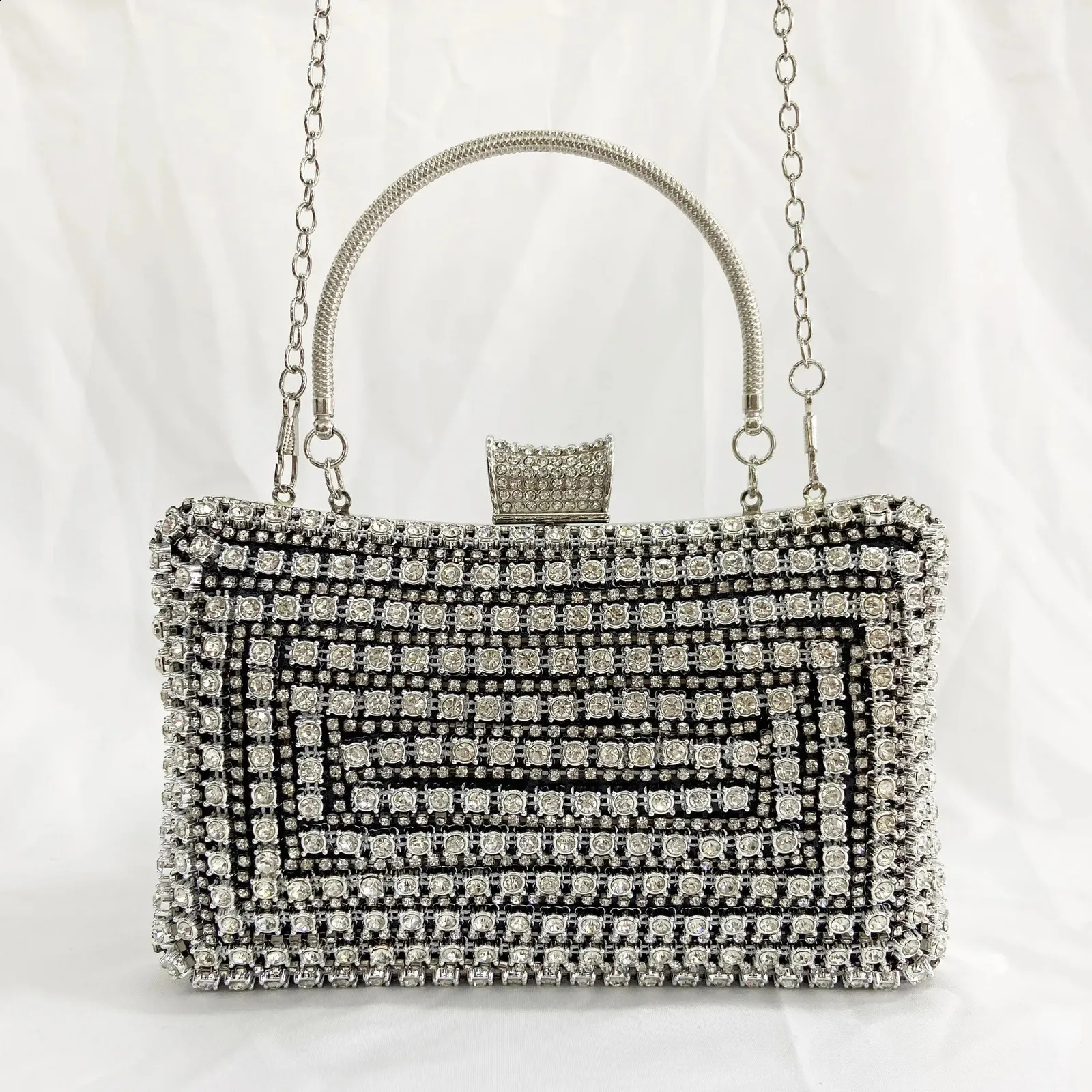 Pochette da sera dorata per donna - elegante borsa a mano con catena_voghion.com