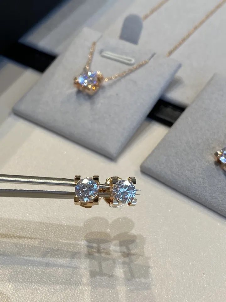 Collane con ciondolo in cristallo di zircone CZ quadrato 3D con diamanti per donne, orecchini in oro rosa con marchio automobilistico_voghion.com