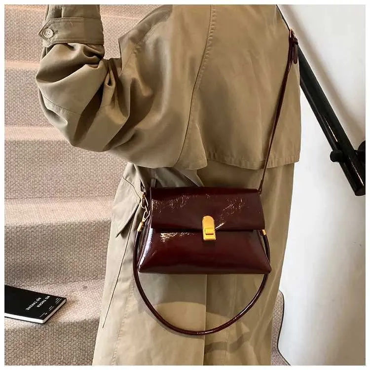 Strukturerad axelremsväska och crossbody väska för damer_voghion.com