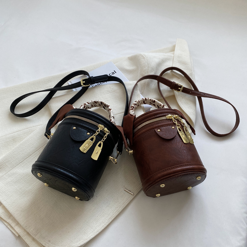2023 Modische Beuteltaschen für Frauen Hochwertige PU-Geldbörsen und Handtaschen Designer-Schulter-Umhängetasche_voghion.com