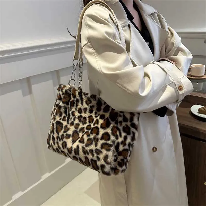 Designer Leopard Print Shoulder Bag Large Capacity Women Handbag_voghion.com