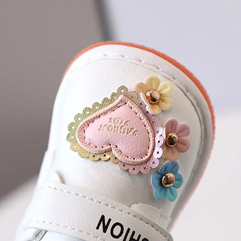 Kleine Kinder Mädchen Quietschschuhe für Kleinkinder Schönes Design Kleinkind Enfant Kid Mädchen Wanderschuhe Happysteps Kindergrößen_voghion.com