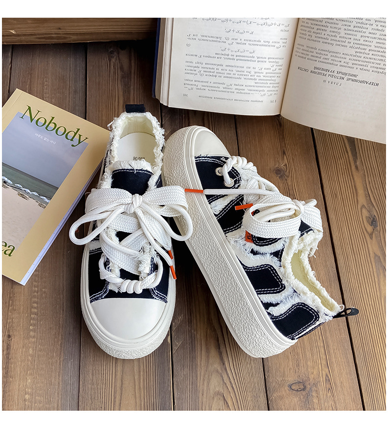 Baikuang 2024 Nouvelles petites chaussures blanches pour femmes, chaussures de planche polyvalentes en toile à bords irréguliers, chaussures chics_voghion.com