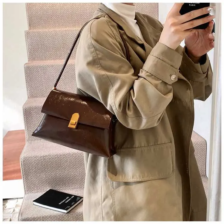 Strukturerad axelremsväska och crossbody väska för damer_voghion.com