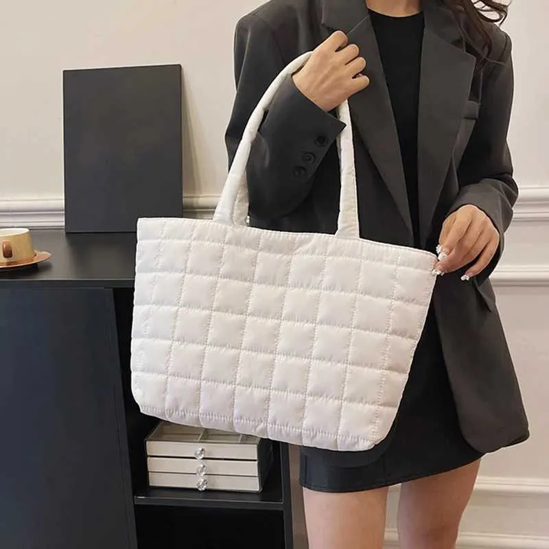 Borsa a tracolla con motivo a traliccio 2023 Borsa a mano in cotone spaziale da donna Grande capacità Borsa trapuntata imbottita in piuma da donna_voghion.com