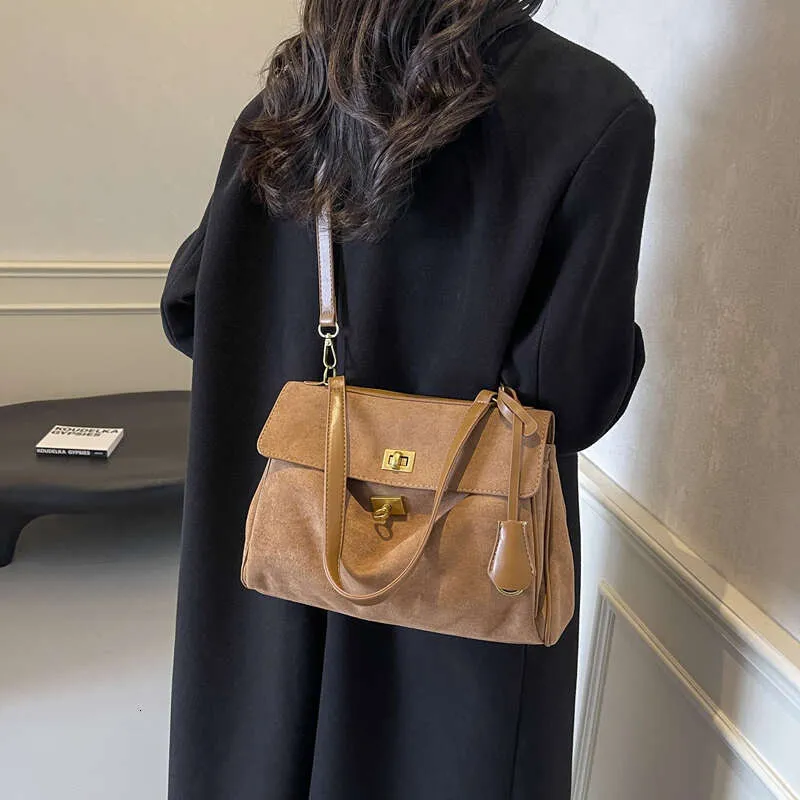 Herbst Winter Neue Frauen Wildleder Leder Tasche Schulter Handtasche Und Geldbörsen Designer Taschen Chic Mode Dame Trendy Satchel_voghion.com