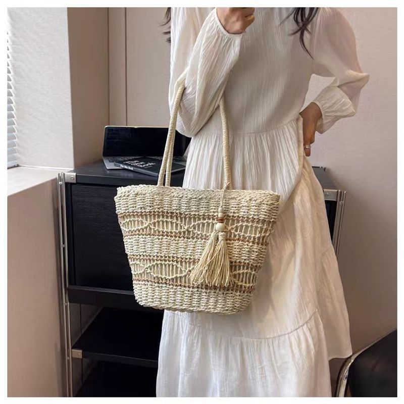 Damen Umhängetasche aus hohlem Papierseil gewebte modische grasgewebte Tasche, lässige Damentasche Strandtasche große_voghion.com