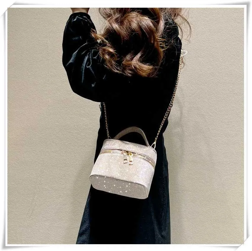 Glänzende Box-Umhängetasche für Frauen, süße Mini-Umhängetasche mit Reißverschluss und Kette, lässige, allgleiche Pendlertasche_voghion.com