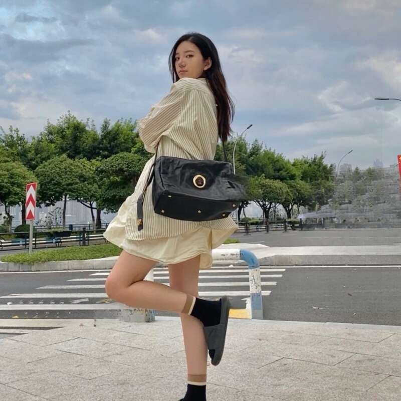 Borsa morbida tote cross inclinata nera neutra con cuscino, grande capacità, per pendolari_voghion.com