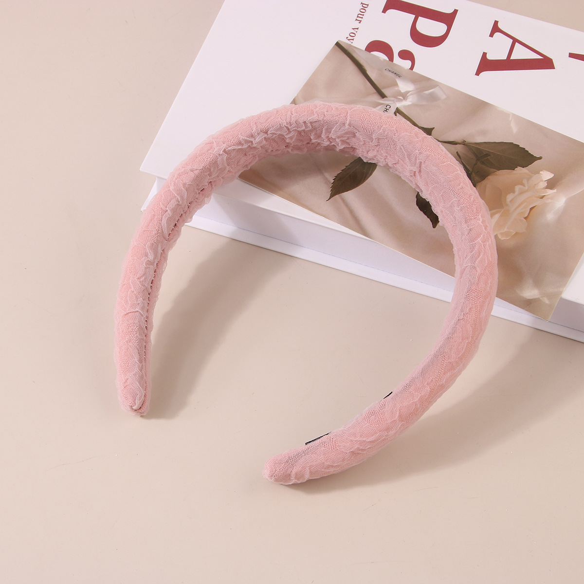 Tiara larga de renda plissada com esponja para mulher_voghion.com