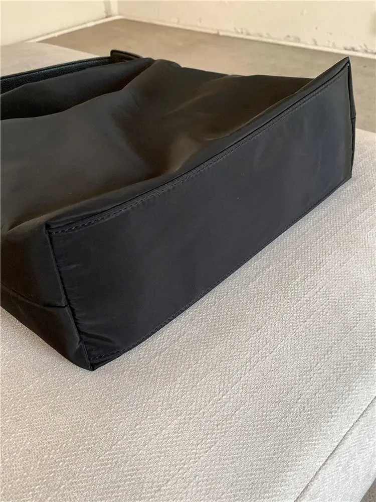 Women's Nylon Shoulder Bag Large Capacity Leisure Commuter Style_voghion.com