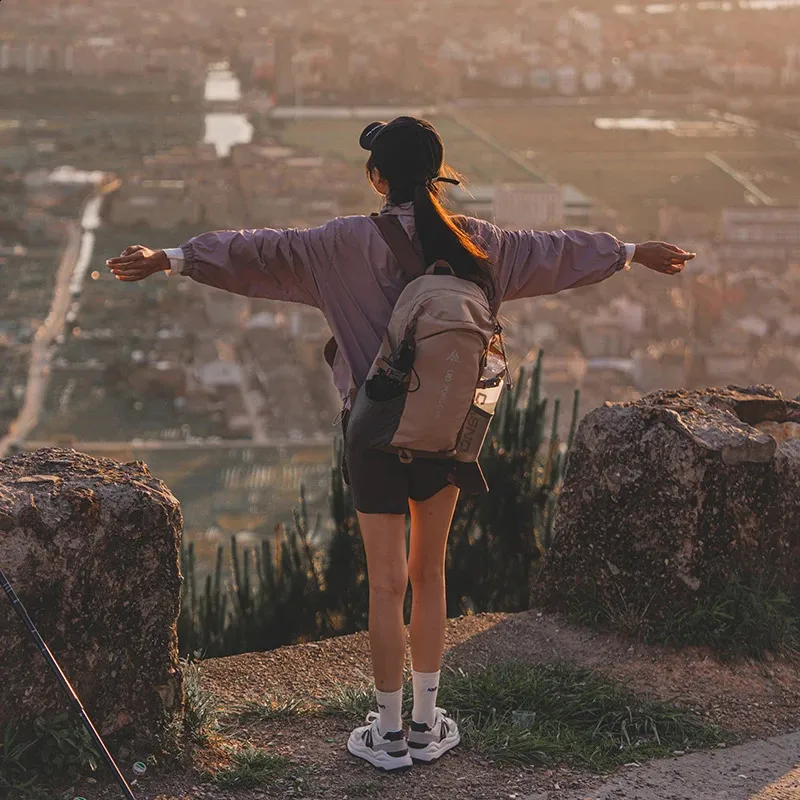 Lightweight mountaineering 20 liters mens outdoor hiking backpack travel lightweight college student bag 240823_desvips.com